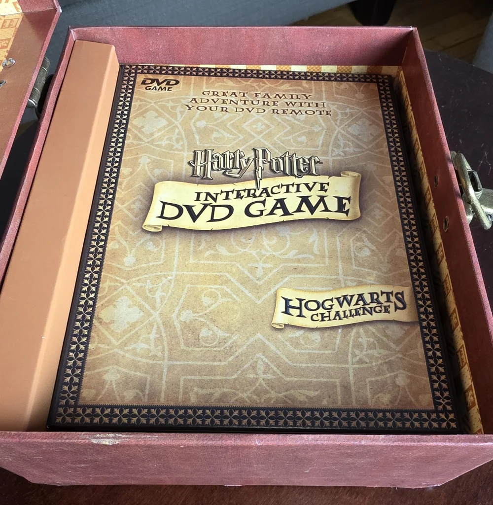 This is a Harry Potter Years 1-5 Limited Edition DVD Gift Set With Trunk - Picture 7 of 10